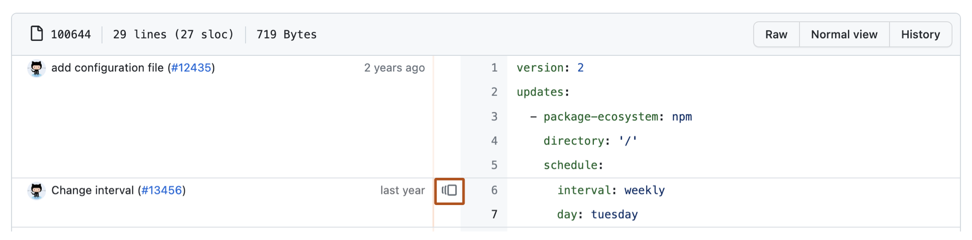 Capture d’écran de la vue « Responsable » d’un fichier. À droite d’un message de commit, l’icône des versions est indiquée en orange foncé.