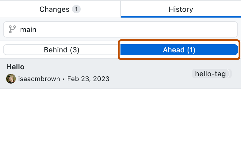 "기록" 탭의 스크린샷. 커밋 목록 위에 "메인"이 비교할 분기로 입력되고 "Ahead"라는 레이블로 지정된 탭이 주황색 윤곽선으로 표시됩니다.