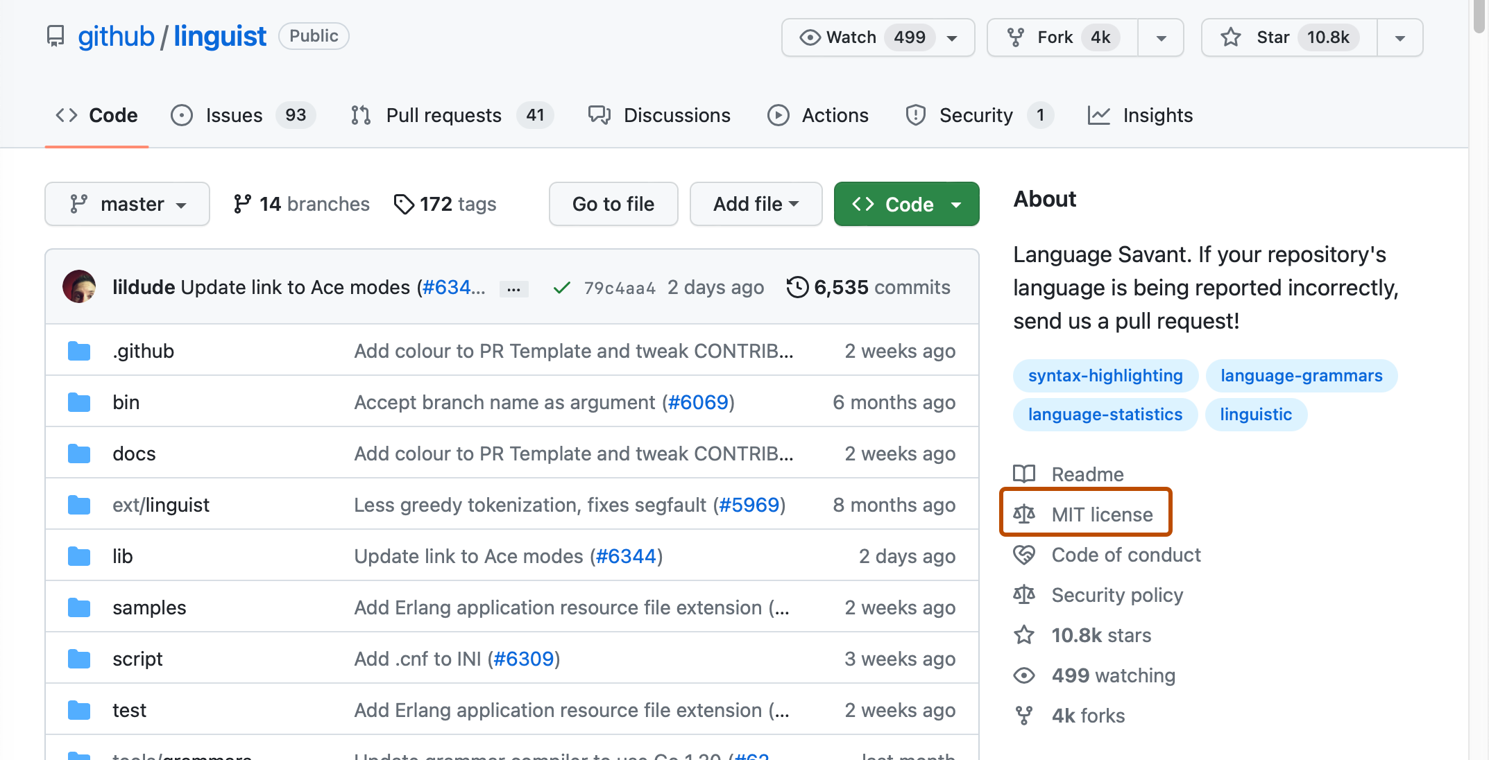 Screenshot: Hauptseite des github-linguist/linguist-Repositorys. Auf der rechten Seitenleiste ist die Option „MIT-Lizenz“, der ein Rechtssymbol vorangestellt ist, dunkelorange umrandet.