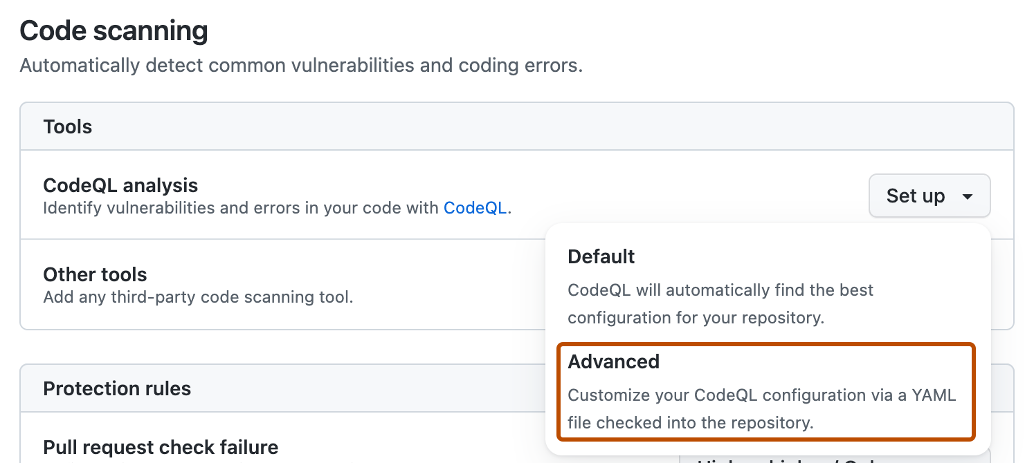 Capture d’écran de la section « Code scanning » des paramètres « Sécurité et analyse du code ». Le bouton « Configuration avancée » est mis en évidence à l’aide d’un rectangle orange.